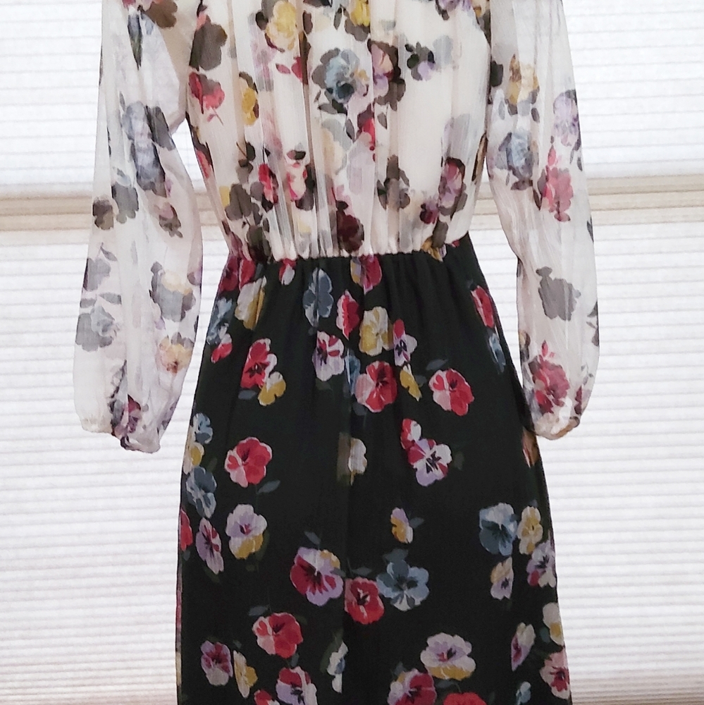 Ann Taylor White/Black Illusion Floral Flow Dress